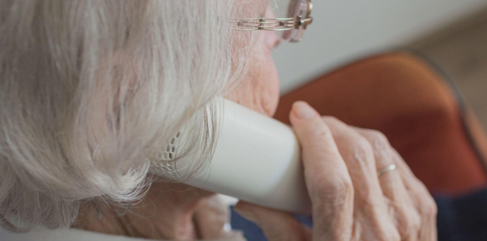 5 reasons to talk to elderly parents regulary Oscar Senior